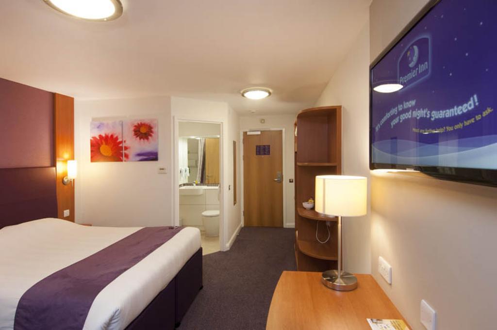 Premier Inn Dundee - Монифиет Экстерьер фото