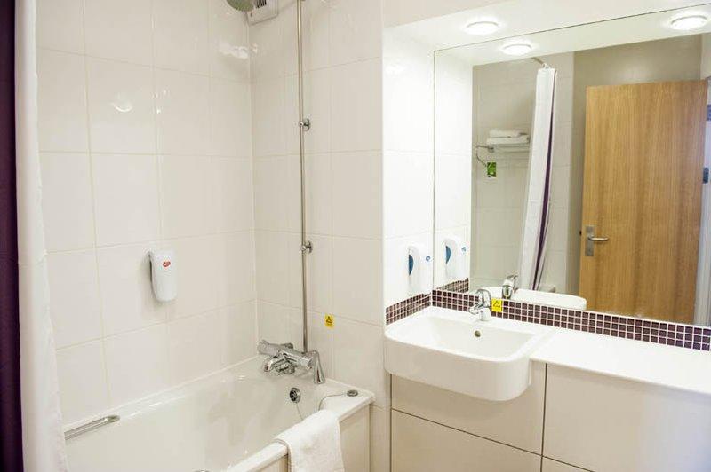 Premier Inn Dundee - Монифиет Экстерьер фото