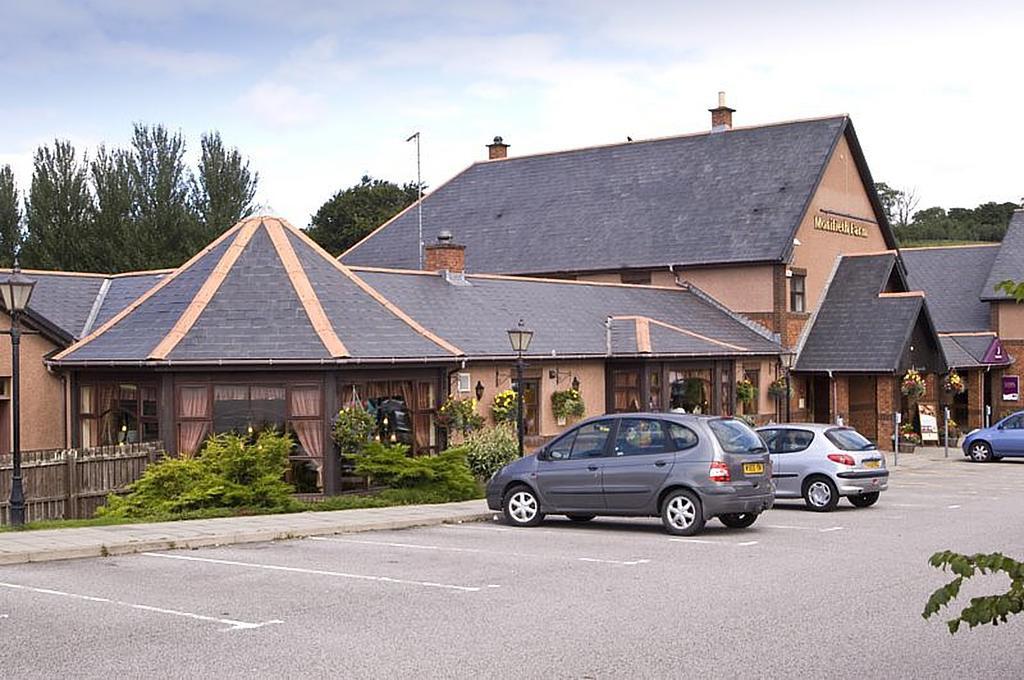 Premier Inn Dundee - Монифиет Экстерьер фото
