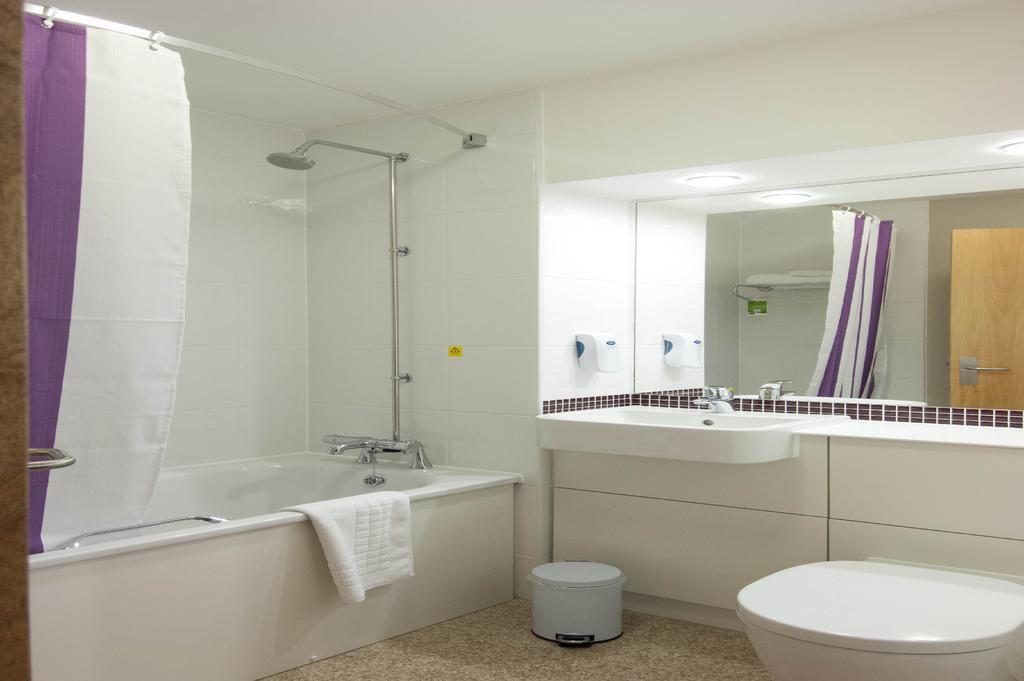 Premier Inn Dundee - Монифиет Экстерьер фото